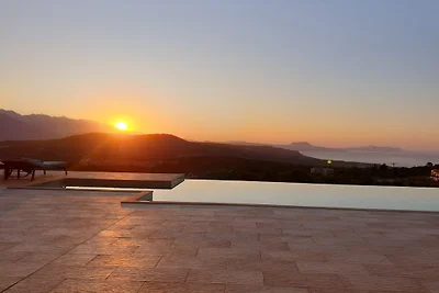 Villa Mila, Villa 5*