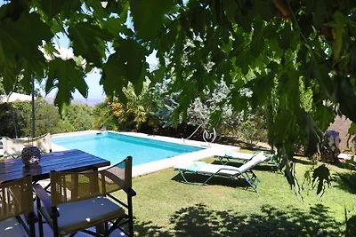 Villa in pietra naturale Sifina, con piscina