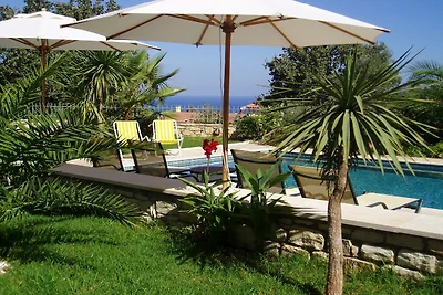 Natursteinvilla Persephone mit Pool