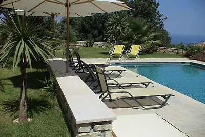 Natursteinvilla Persephone mit Pool