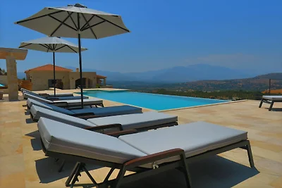 Villa Mila, Villa 5*