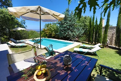 Villa in pietra naturale Sifina, con piscina