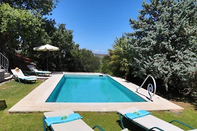 Villa in pietra naturale Sifina, con piscina