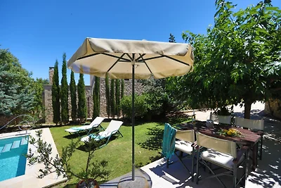 Villa in pietra naturale Sifina, con piscina