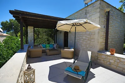 Villa in pietra naturale Sifina, con piscina