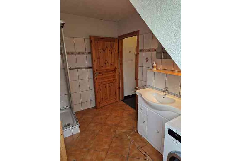 Badezimmer mit Dusche