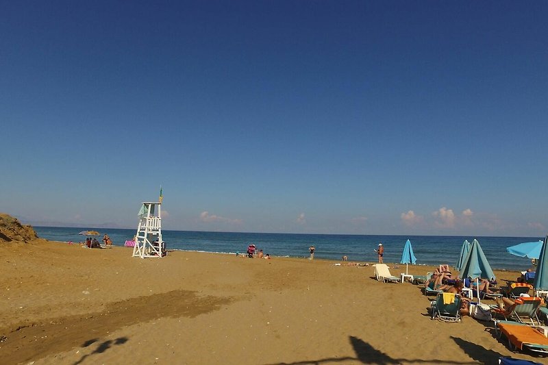 Strand von Sfakaki, ca. 4km entfernt
