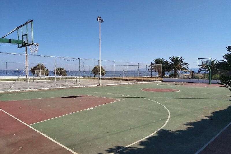 öffentlicher Basketballplatz