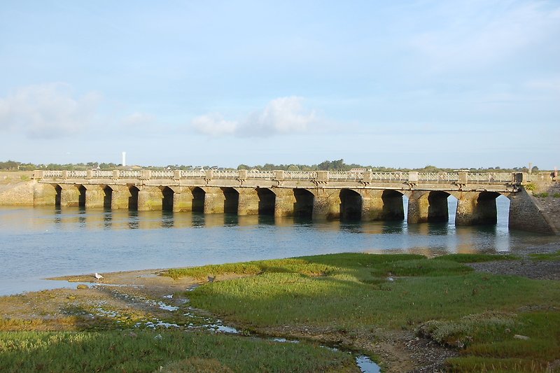 Portbail-sur-mer : le pont de XIII arches (Brücke mit 13 Bögen)