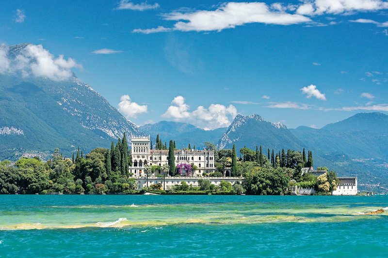 Boat trip to Isola del Garda with palace and gardens