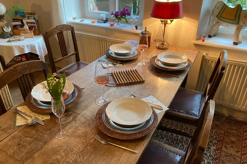 Esstisch mit Blick ins Grüne