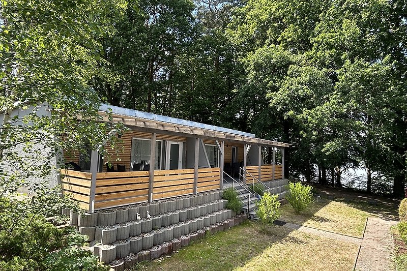 Doppelbungalow mit neuer großer überdachter Terrasse