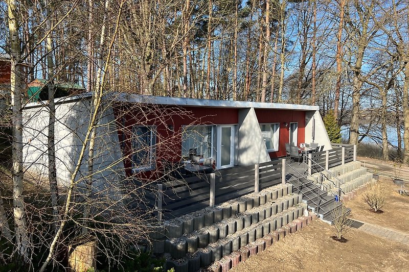 Doppelbungalow mit neuer großer Terrasse 
