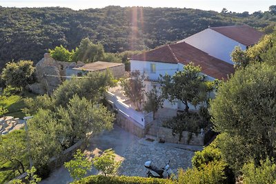 Landhaus mit eingezäuntem Garten