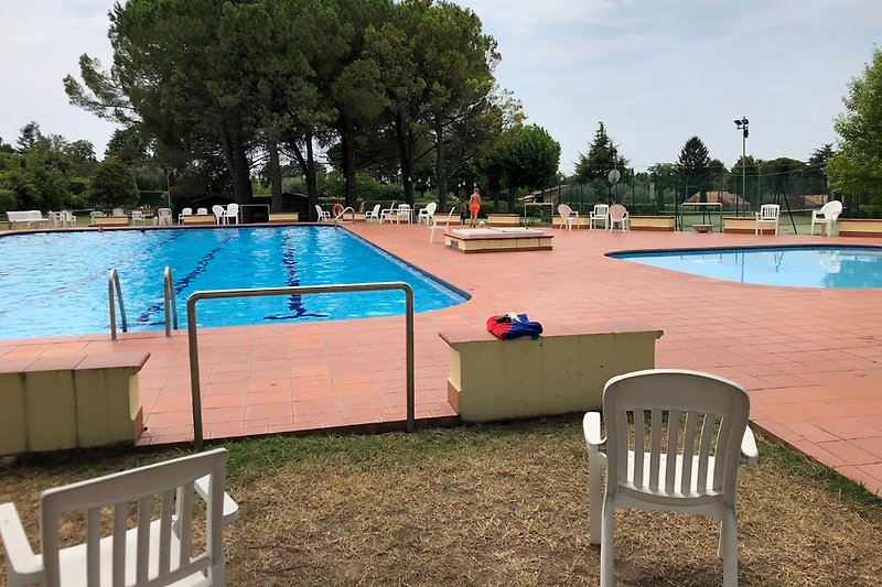 Freizeitanlage mit Spielplatz, Tischtennis, Boccia