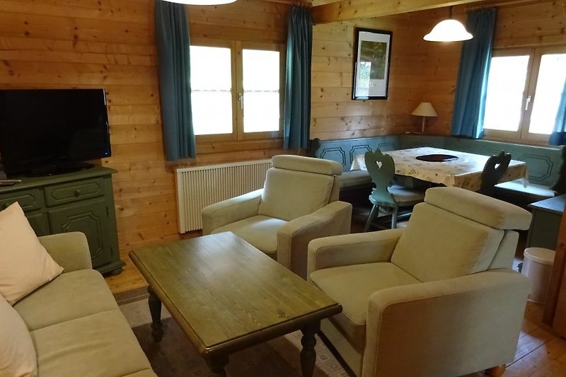 Wohnzimmer mit Essecke