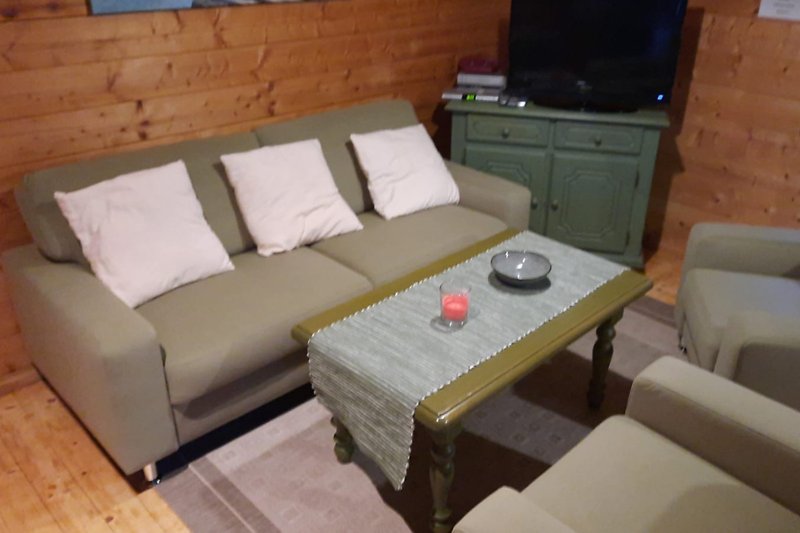 Gemütliches Wohnzimmer mit neuer Couch (Jan24)