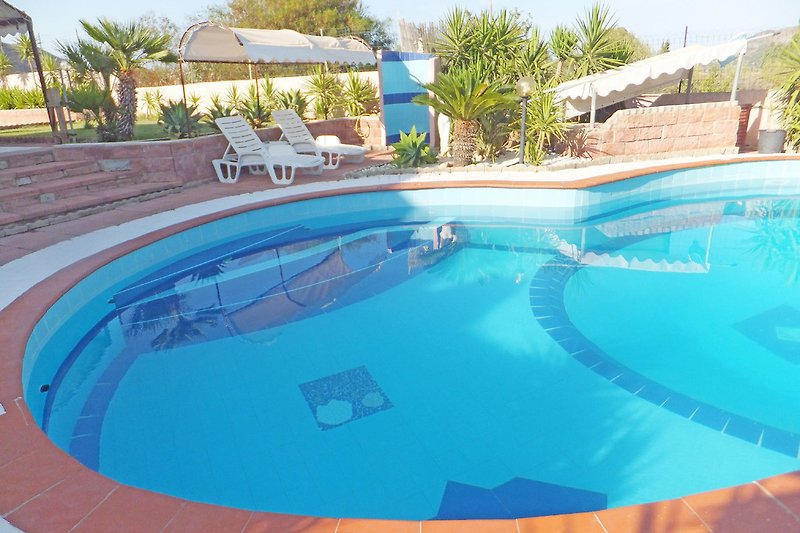 Der private Pool der Villa
