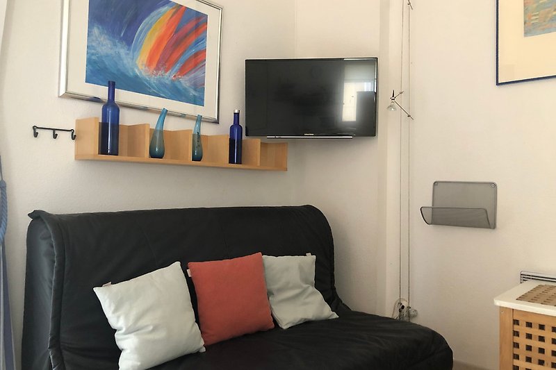 neuer TV mit Couch