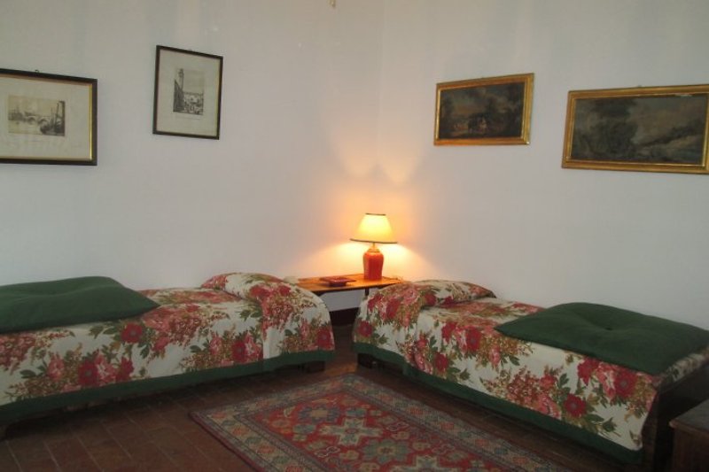 The second sleepingroom with view on the garden.