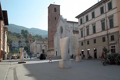 IT044: Pietrasanta-Lucca