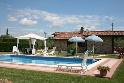 Villa mit großem Garten und Pool