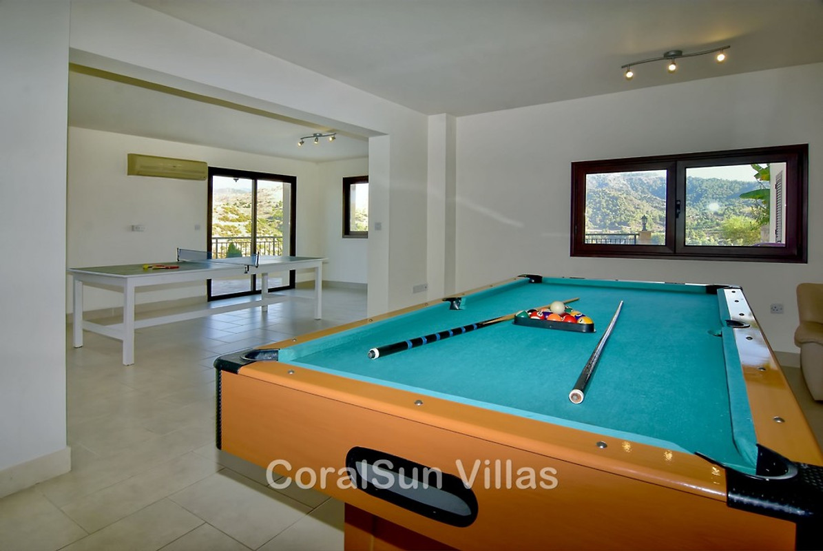 Elite Spectacular Villa Sleeps 14