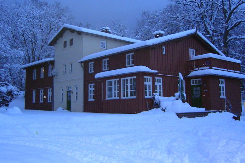 Forsthaus im Winter