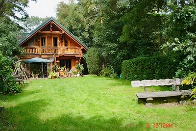 Casa di legno sul lago
