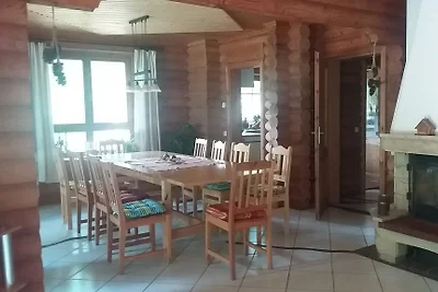 Casa di legno sul lago