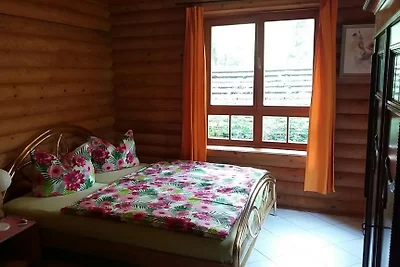 Casa di legno sul lago
