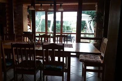 Casa di legno sul lago