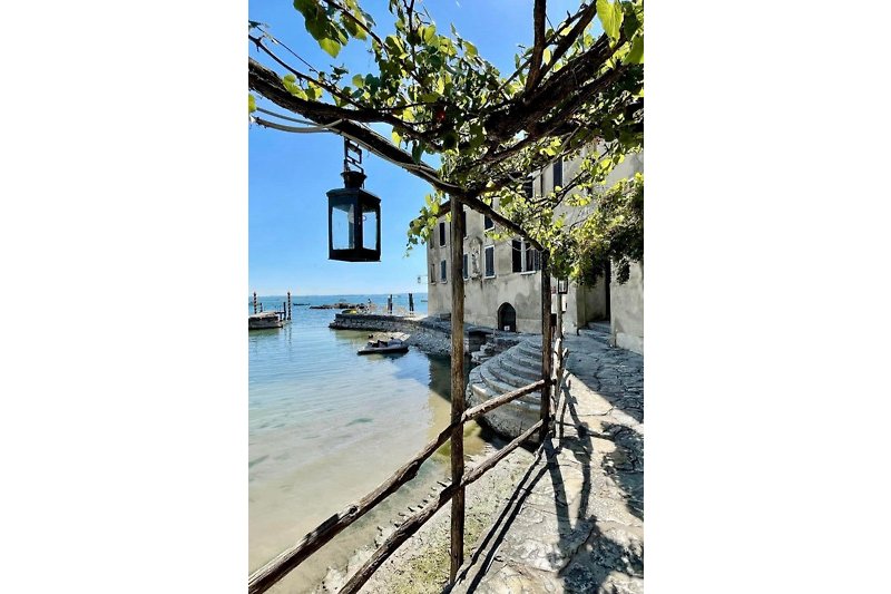 der romantische kleine Hafen von San Vigilio