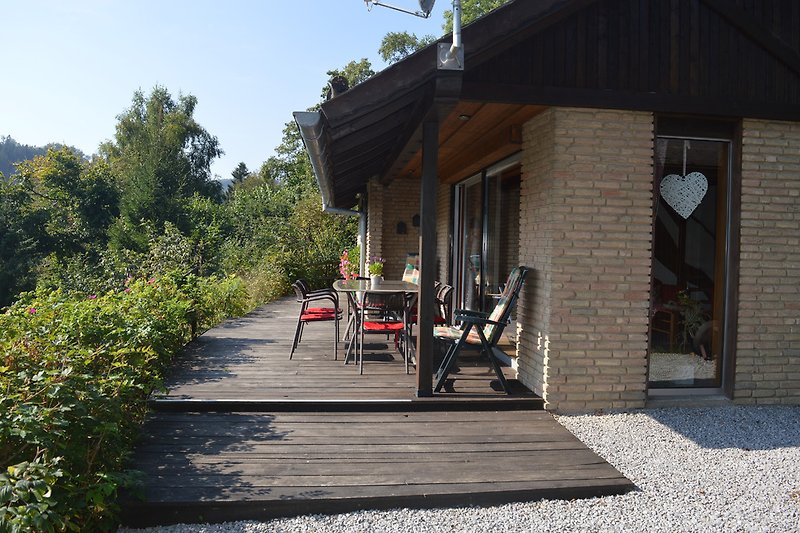 Ferienhaus 'Willinger-Bergrausch' Terrasse im Sommer...