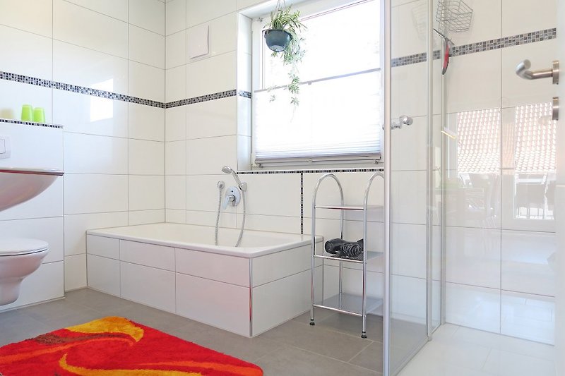 Heimathaven badkamer met douche en badkuip