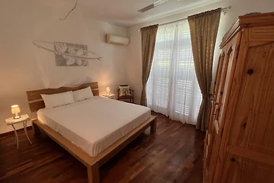 Bungalow mit Pool und tollem Garten