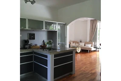 Bungalow mit Pool und tollem Garten