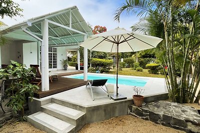 Bungalow avec piscine et grand jardin