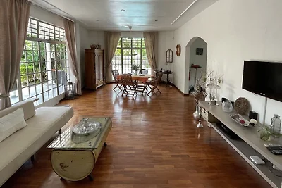Bungalow mit Pool und tollem Garten