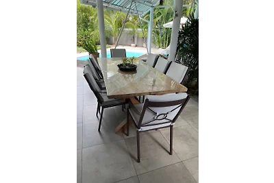 Bungalow mit Pool und tollem Garten