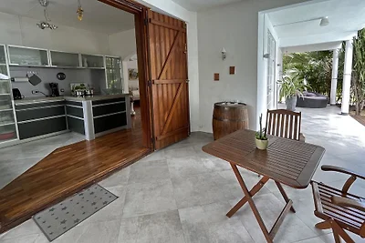 Bungalow mit Pool und tollem Garten