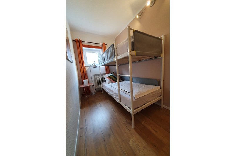 Kinderzimmer mit Etagenbett, 200 x 90 cm