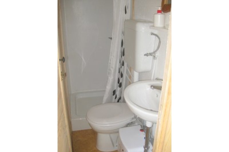 Ein Duschbad mit WC auf kleinstem Raum ist möglich...