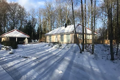 Karins Stuga mitt Jacuzzi und Sauna