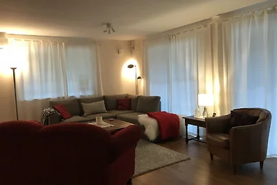 Karins Stuga mitt Jacuzzi und Sauna
