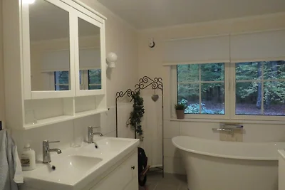 Karins Stuga mitt Jacuzzi und Sauna