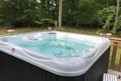 Karins Stuga mitt Jacuzzi und Sauna