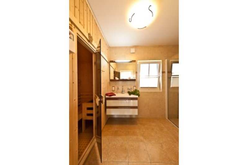 Bathroom with shower, sauna and toilet on the ground floor.