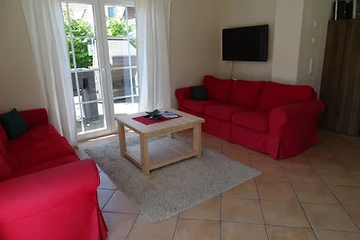 Casa con tetto di paglia direttamente sul mare