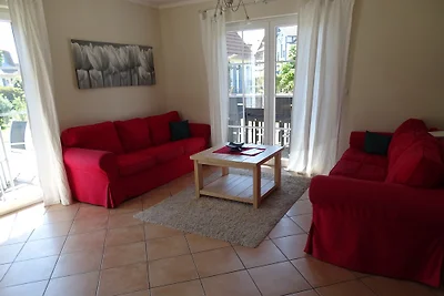 Casa con tetto di paglia direttamente sul mare